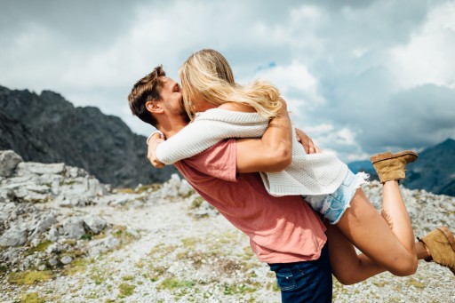 Dating Coach Emyli Lovz on How to Find the Right Relationship in 2018