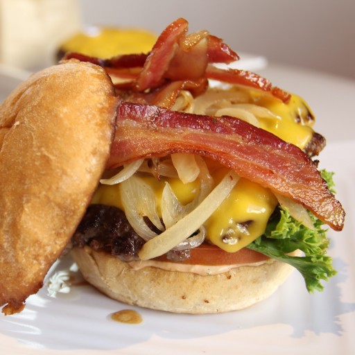 [EXCLUSIVE] Burger Lounge Opens Their Seventh Los Angeles Location in Culver City