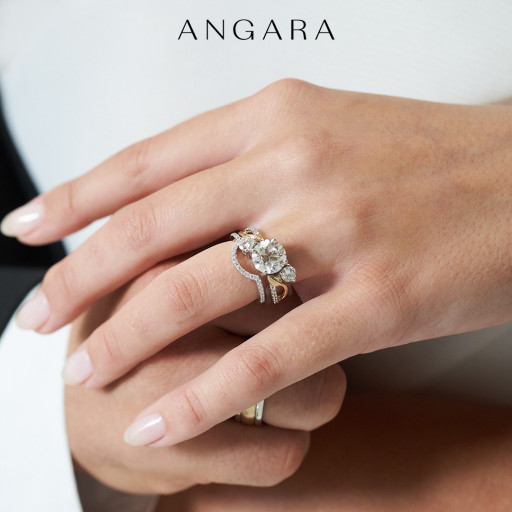 Over 50% of People Would Choose Larger Stone for Engagement Ring, Survey Finds
