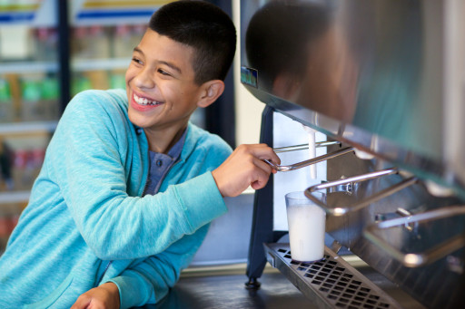 Chef Ann Foundation Awards 43 Grants to 18 School Districts Across U.S. to Transition to Bulk Milk