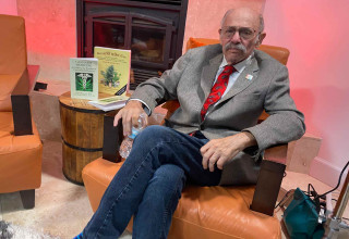 Dr David Bearman