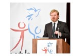 Bestselling author R.J. Ellory spoke June 2 at the first annual Human Rights Art Awards organized by Youth for Human Rights International and the Church of Scientology National Affairs Office of Ireland.