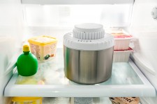The world's first locking container with a built in vacuum pump, for freshness.